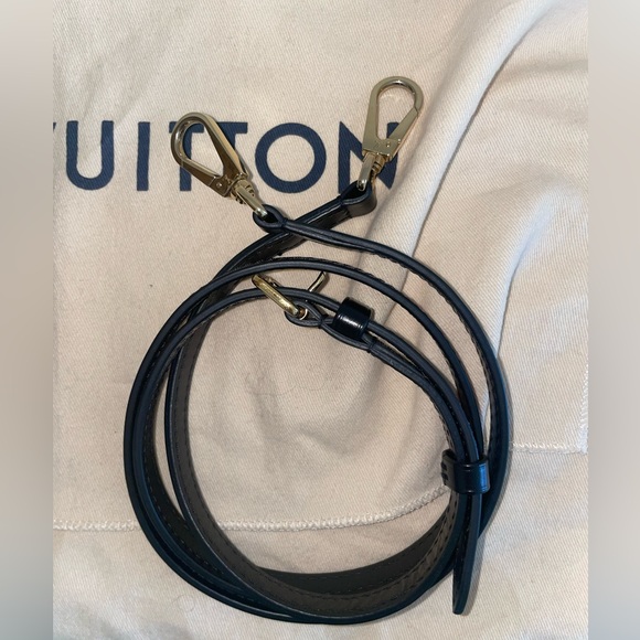 LOUIS VUITTON Reverse Monogram Cannes handbag - Picture 7 of 10